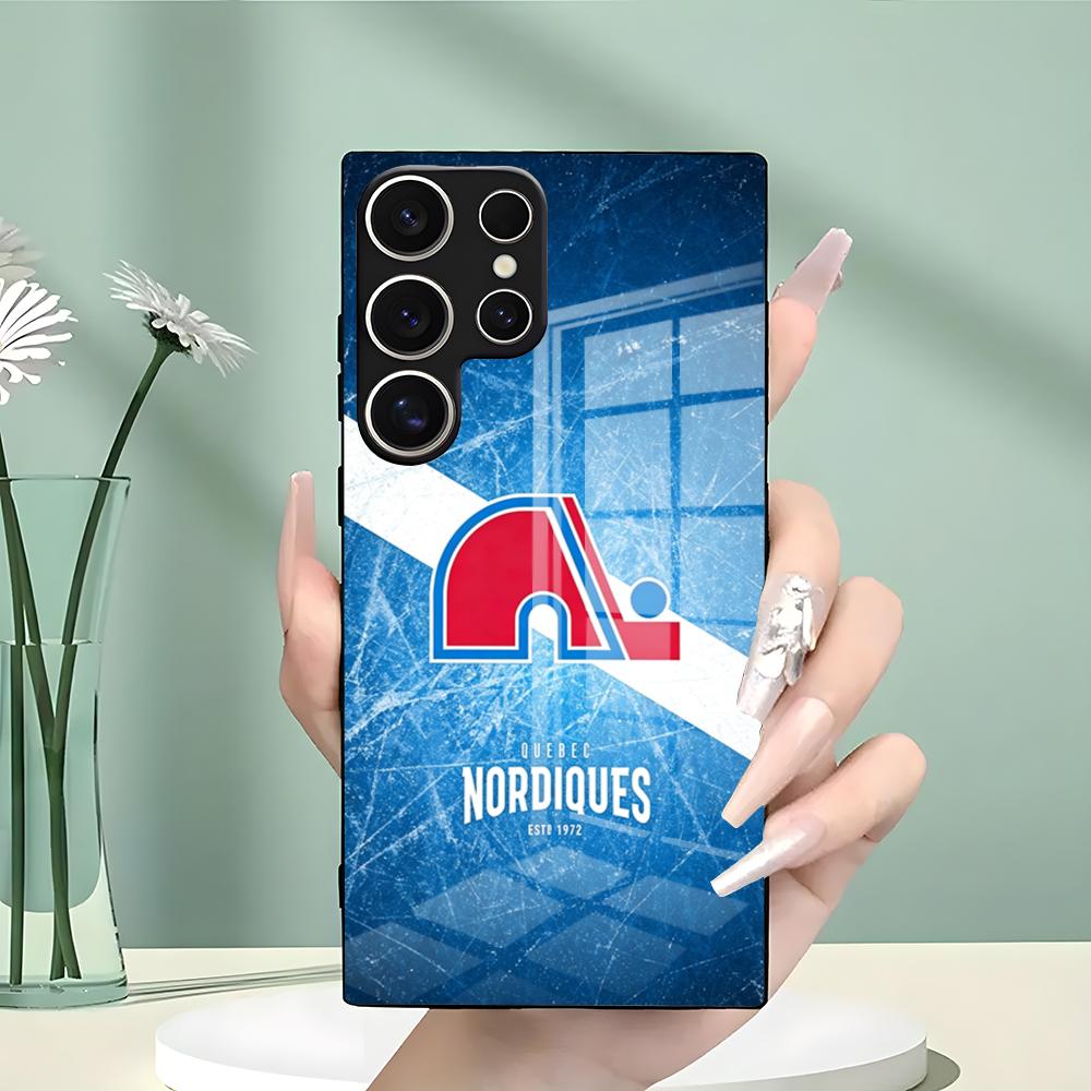 Etui na telefon z logo Q-QueBe – Phone Cases Quebec recenzja i cena