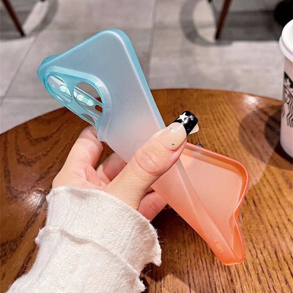 Proste, matowe, gradientowe, p – Gradient Color Case recenzja i cena
